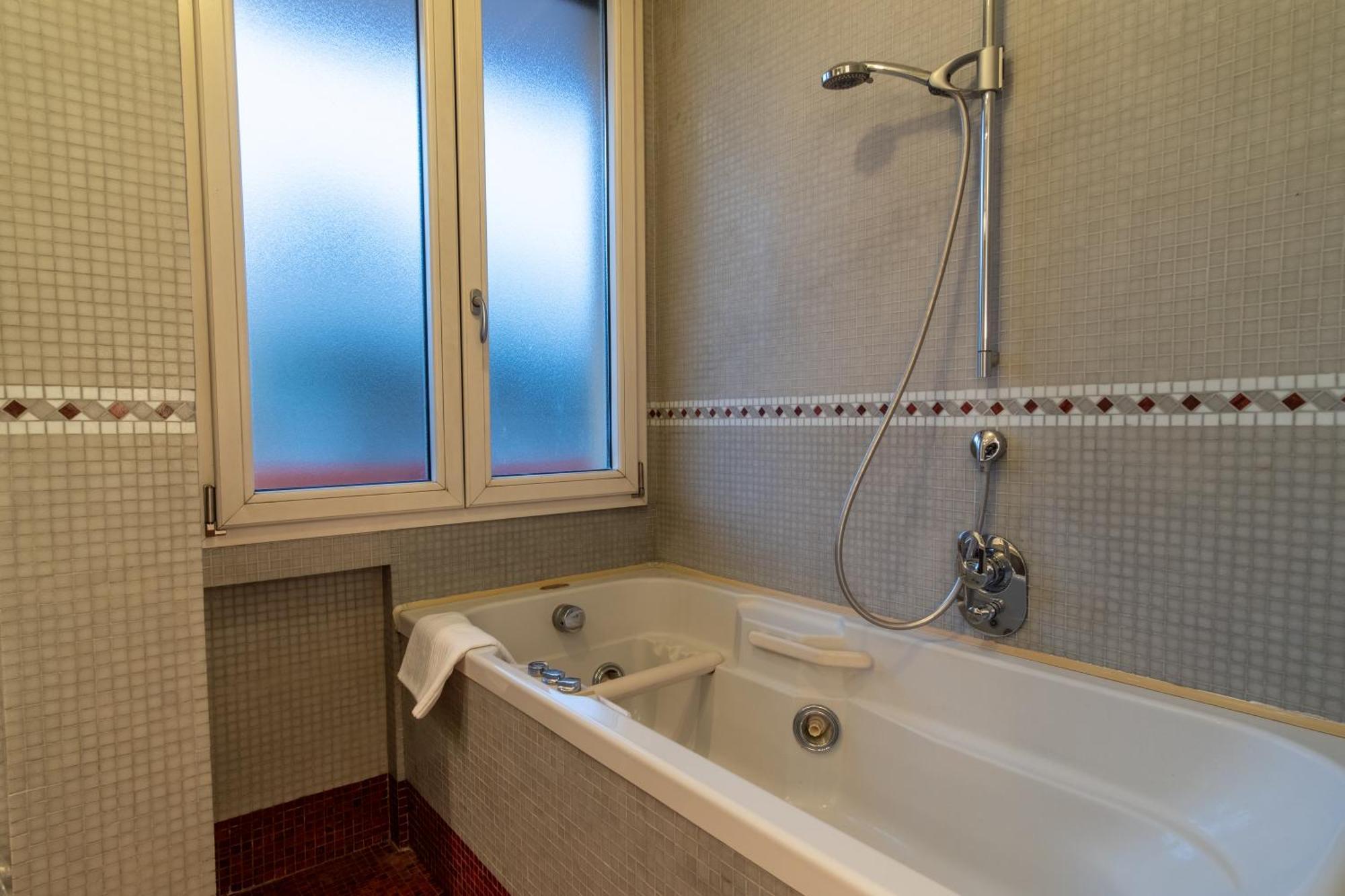 Attic With Terrace And Jacuzzi - Luxury Apartment 로마 외부 사진