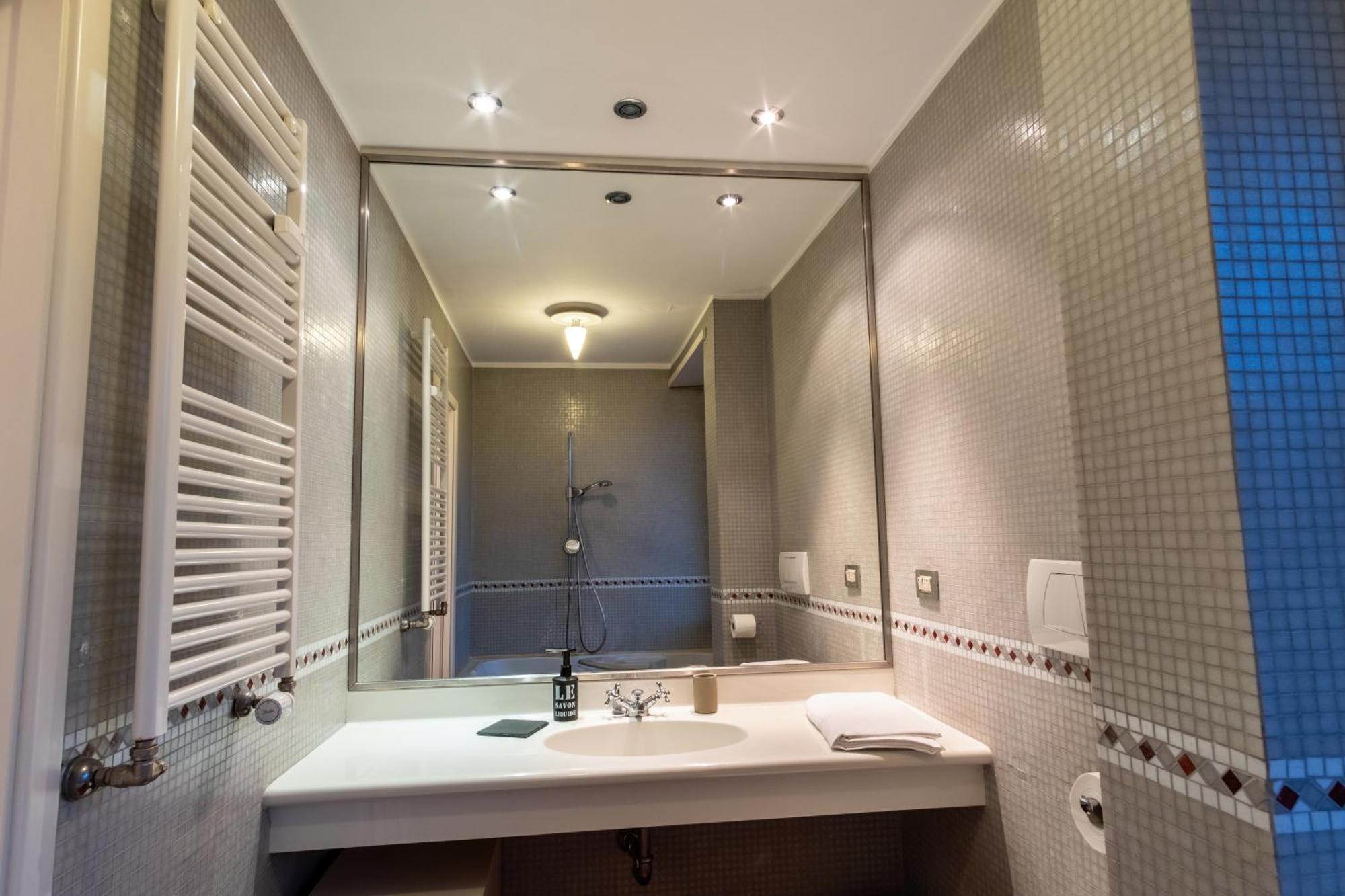 Attic With Terrace And Jacuzzi - Luxury Apartment 로마 외부 사진